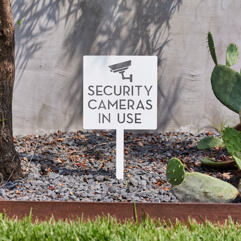 لافتة تحذيرية للكاميرات الأمني - مراجعة Home Yard Security Cameras وسعره