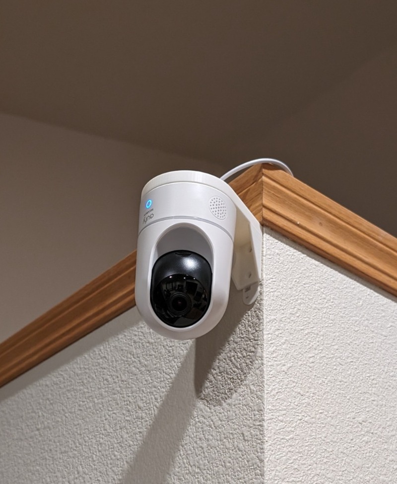 حامل قابل للتعديل للكاميرا الأ - مراجعة Home Security Eufy وسعره